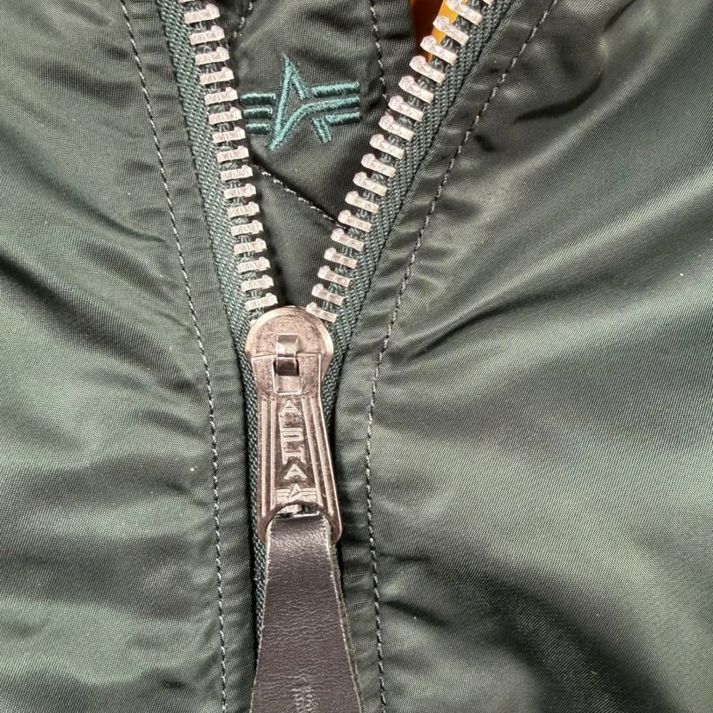 Alpha Industries MA-1 Bomber Flight Jacket XL Green Ruched Reversible Varsity